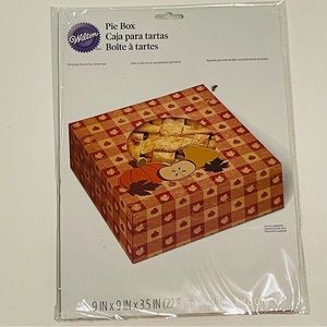 Wilton Autumn Festive Autumn Pie Box, 9” x 9” x 3.5”